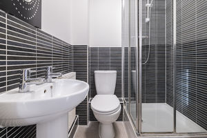 En suite - click for photo gallery